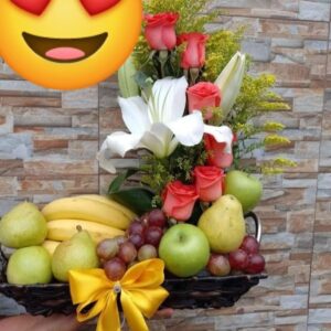Arreglos florales con frutas