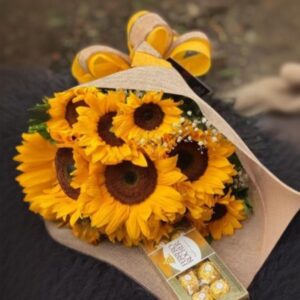 Ramo con girasoles y chocolates